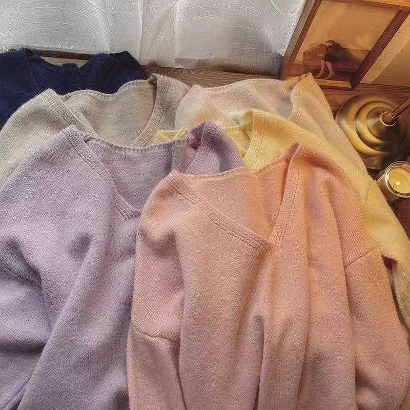 2026 Autumn and Winter New V-Neck Solid Color Long-Sleeved Knitted Pullover Top Simple Loose Sweater Women's Base Shirt