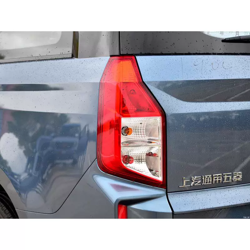 Suitable for Wuling Hongguang PLUS rear tail light assembly 19-20 Hongguang plus left and right tail light housing reversing brake light