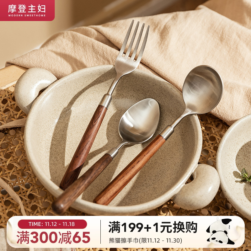 現代の主婦木製ハンドルスプーンステンレス鋼肥厚家庭用ハイエンド絶妙な食事スプーン長柄フォーク飲料スープスプーン