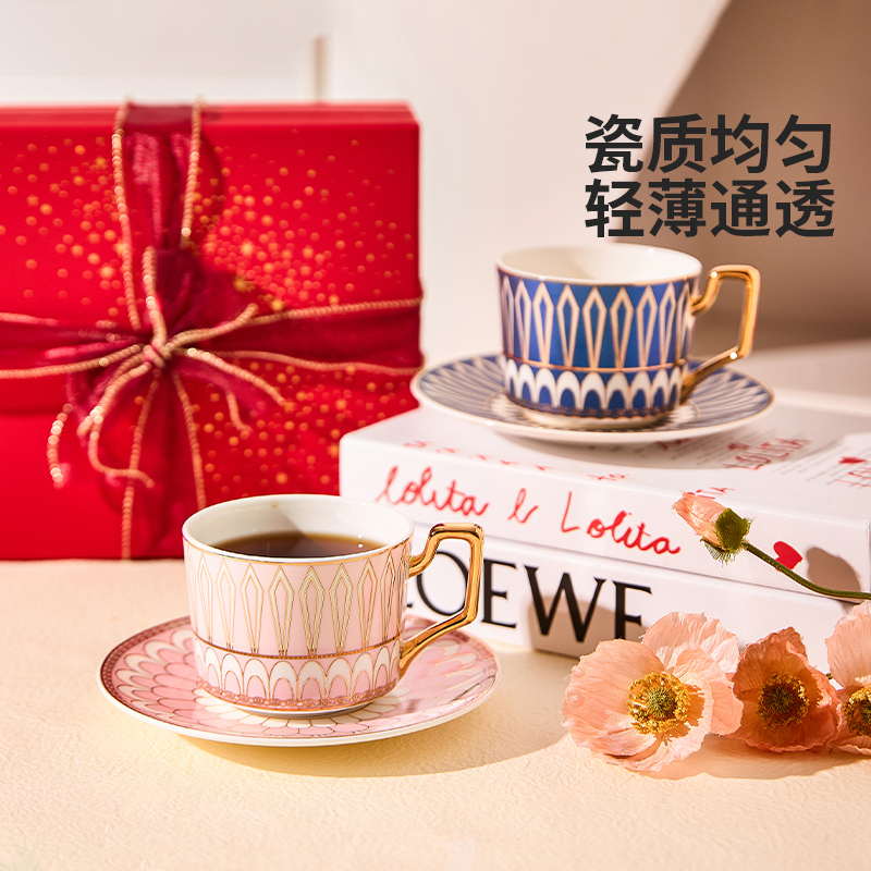 璀璨星芒中的特别礼物：烫金礼盒的浪漫演绎