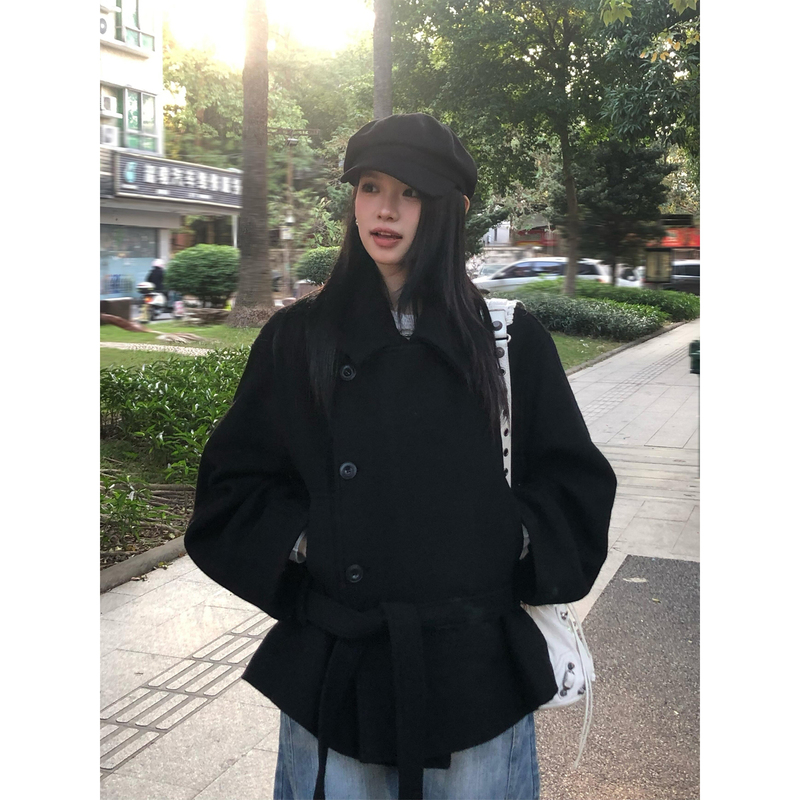Unique and Super Stylish Black Woolen Coat for Women in Late Winter, New Thickened Short Woolen Jacket for Winter 2025