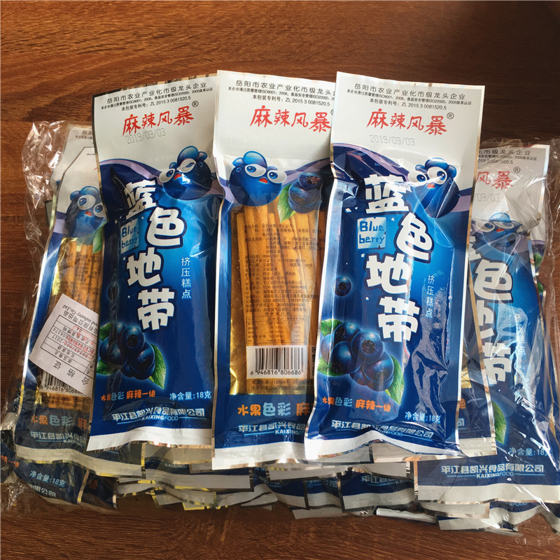 Spicy Storm Blue Zone Spicy Strips Hot Rolls Small Gluten Nostalgic old snacks Hunan Pingjiang Special production 18 gr * 30 packs