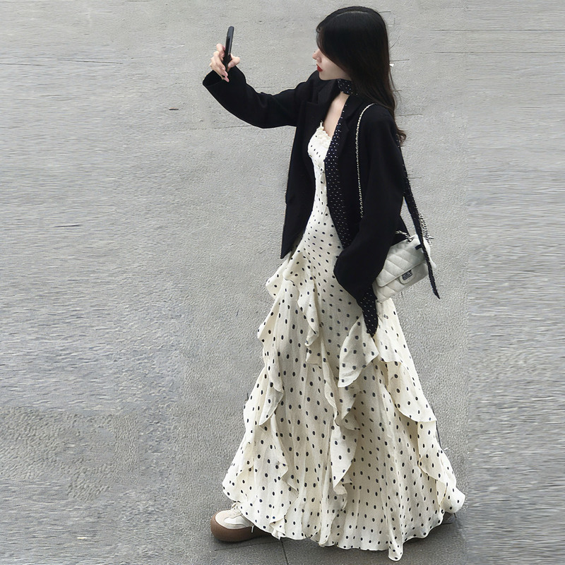 Beautiful White Polka Dot Suspender Dress for Early Spring, Women's Spring Slimming and High-End Outfit, Complete Suit Set