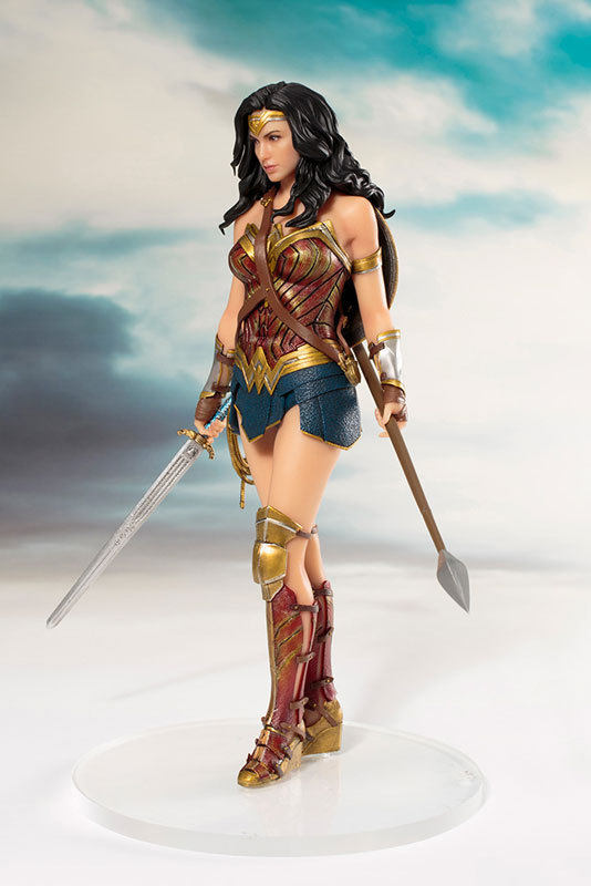 Wonder Woman Figurine 3
