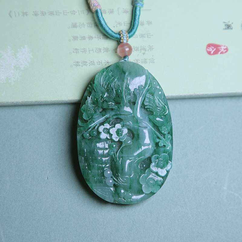 珪宝独山玉喜上梅梢吊坠：满绿天蓝料，天然玉石的浪漫与承诺