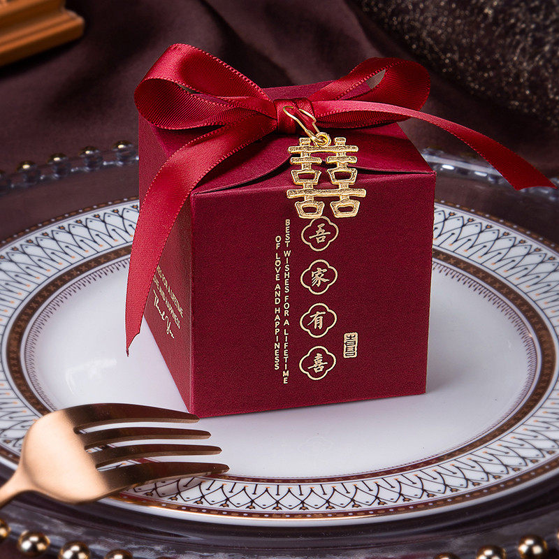 Gift case. Подарок девушке коробка для браслета. Gift case. Коробка подарок персикового цвета. Gift case.