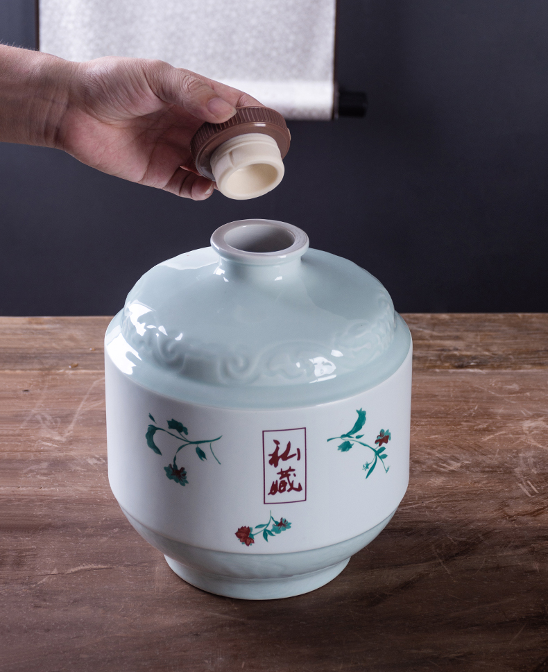 Jingdezhen creative bottles with gift box household hip flask 1 catty 3 kg 5 jins of liquor bottle sealed with small jugs