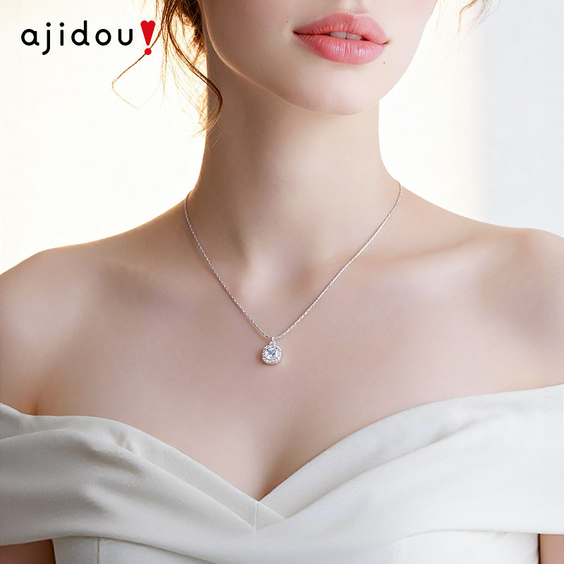 AJIDOU Ajidou レディースネックレス、小さな角砂糖ペンダント、ニッチスタイルネックレス、高級アクセサリー、洗練された鎖骨チェーン