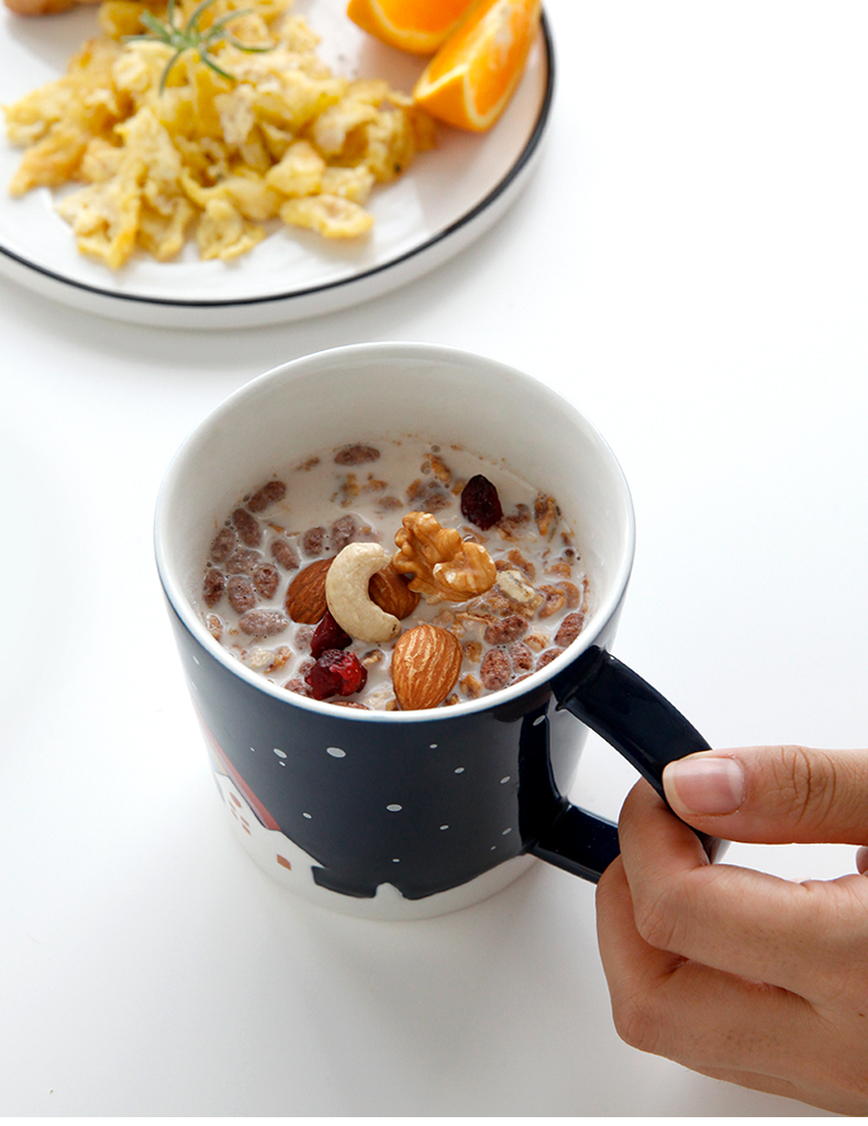 Creative move ceramic keller cup with cover trend of drinking a cup of coffee cup men 's and women' s cereal breakfast cup