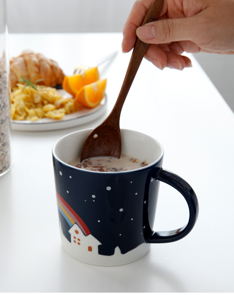 Creative move ceramic keller cup with cover trend of drinking a cup of coffee cup men 's and women' s cereal breakfast cup