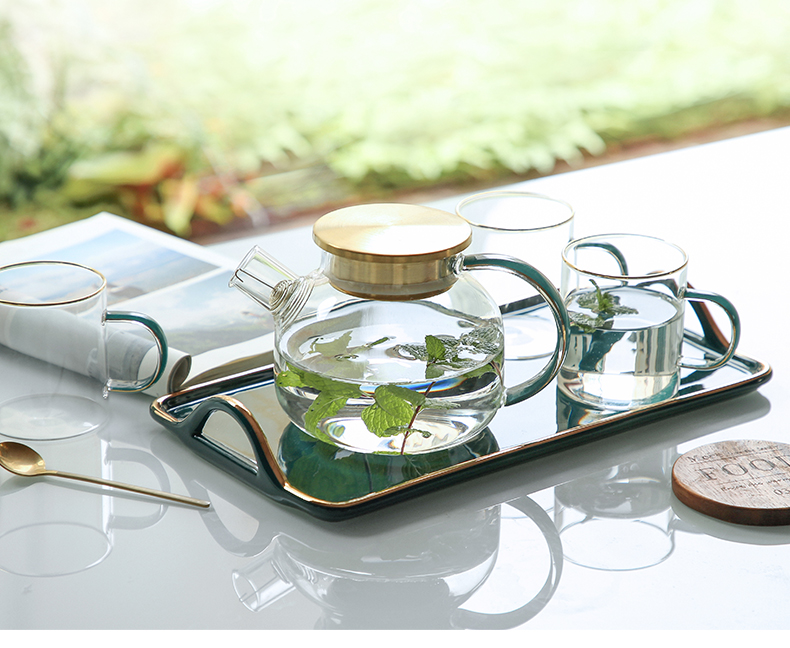 The sitting room to ultimately responds to The as fe package tray was red home ins Nordic with crystal glass cups, glass mercifully by The wind