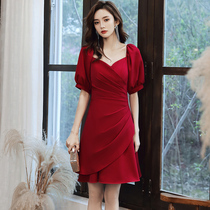 Toast dress The bride can usually wear an engagement dress in summer wine red Small short back door dress atmosphere