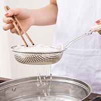 Solid wood handle stainless steel frying colander Kitchen fishing noodle spoon Dumpling filter cooking noodle filter spoon Drain water