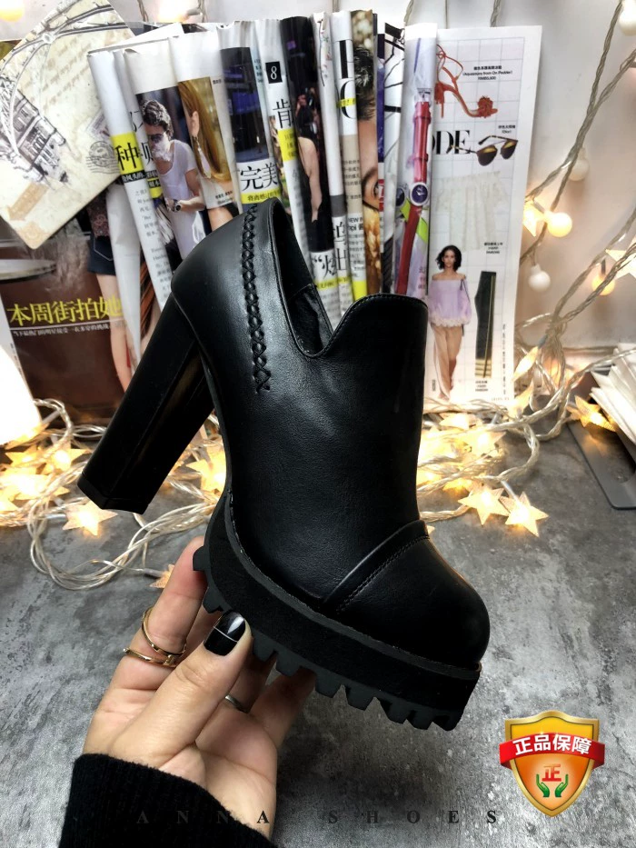 Ga Châu Âu Kiểu Âu Mỹ Giày bốt ngắn mũi tròn gót dày Giày cao cổ La Mã Giày bốt nữ Chelsea boots thời trang - Kính râm