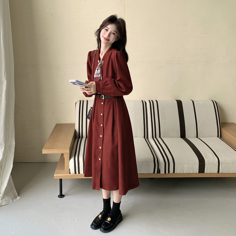 Beautiful and Elegant Retro Burgundy Long-Sleeved Dress for Women, Spring 2026 New Style, High-Waisted, Slimming and Elegant Long Skirt