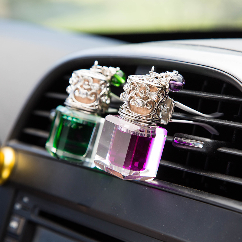 Car air conditioner air outlet fragrance clip essential oil aromatherapy crystal perfume bottle car perfume accessories