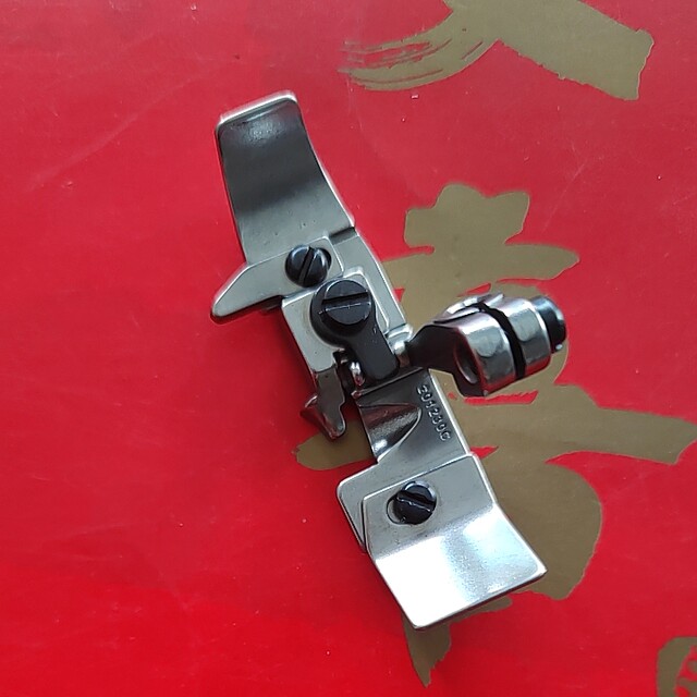 Pegasus M700 three-line dense copy presser foot M800 three-line curling presser EX5200 dense copy presser foot fine edge curling presser foot