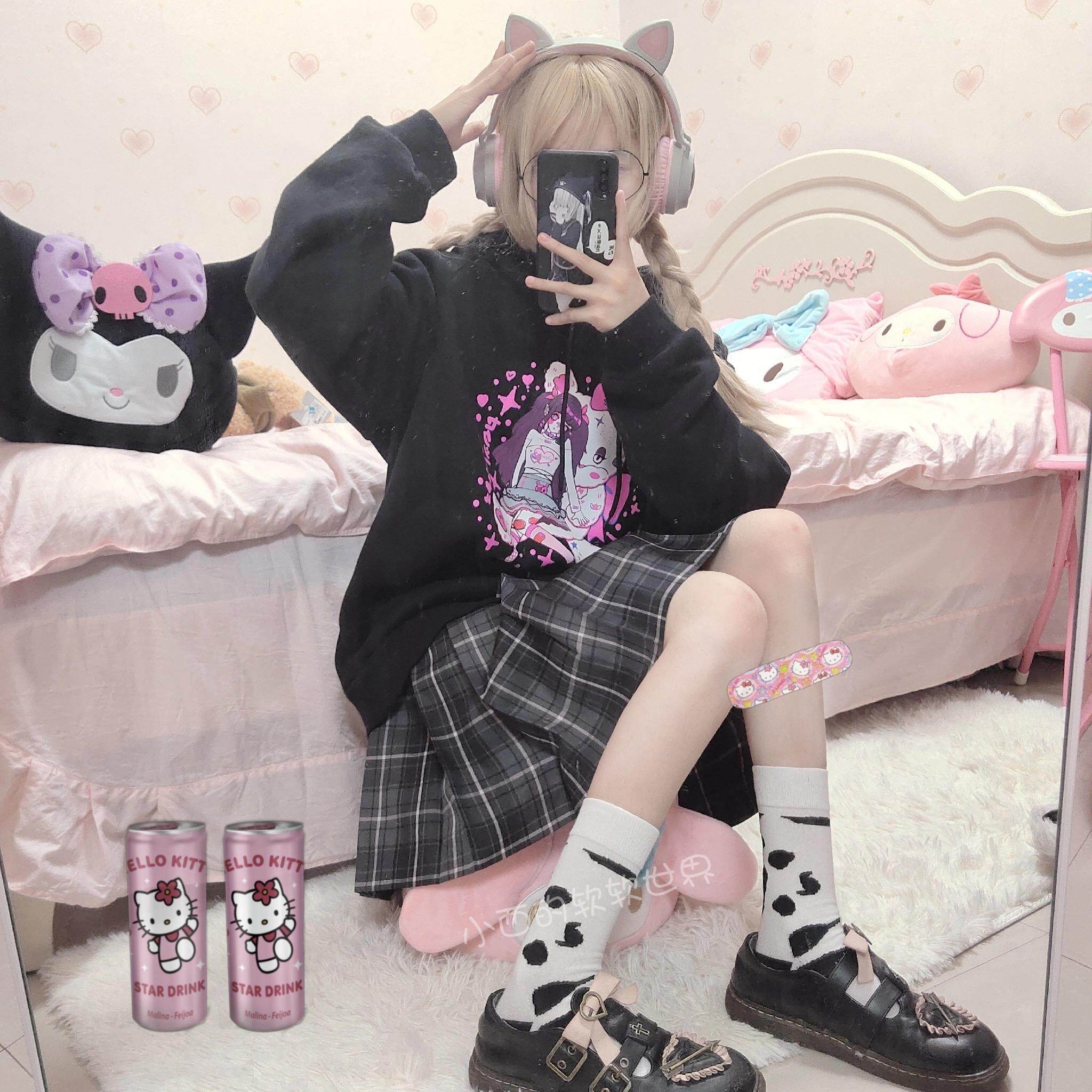 Xiaonishi's soft world Japanese black and white pattern milk classic cute student Harajuku all-match mid-tube socks