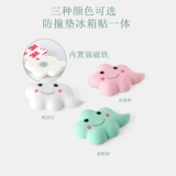 3 Установленные дверь шкафа против подушки против коллизионных подушек.