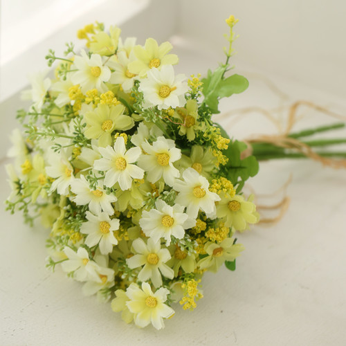 New holding flowers Korean bride wedding simulation props simulation bride holding flowers small daisies holding flowers