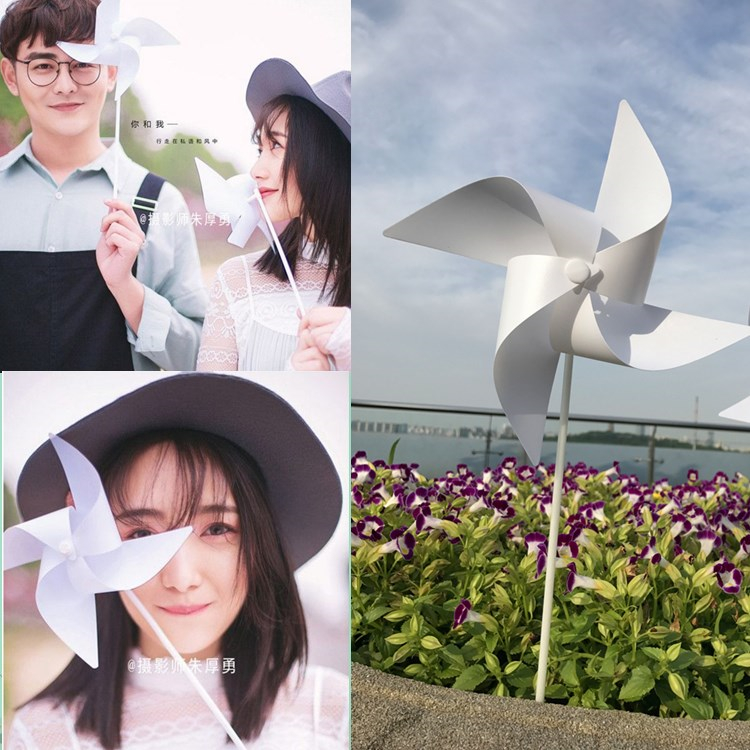 Travel windmill plastic white hand with outer scenery scenery of the couple's film studio photography props