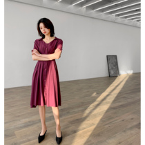 French retro dress female 2020 spring wine red cold wind waist thin mid-length waist pleated skirt