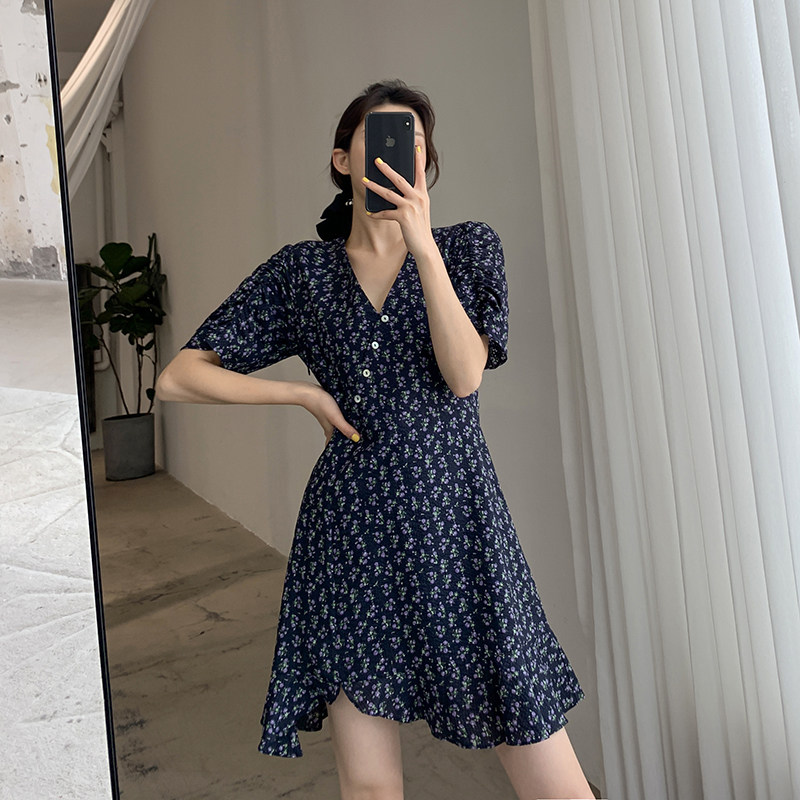 Goo custom blue crushed floral dress woman 2022 new summer fitting V collar collection waist display slim short sleeve foreign pie a word dress