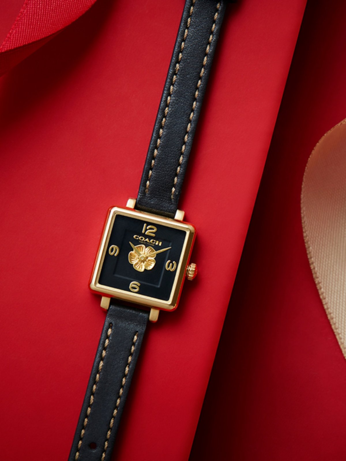 COACH Cass Series Tea Rose Quartz Small Sugar Cube European and American Style Women's Watch as a Gift for Girlfriend