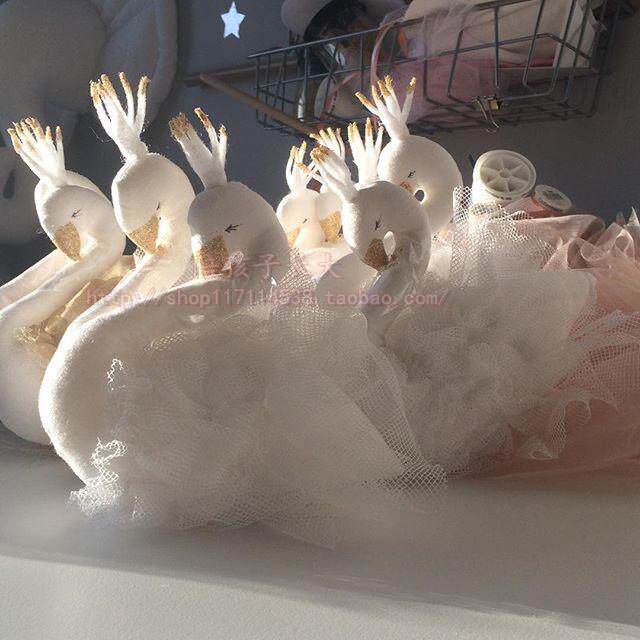 INS White Swan Crown lace super beautiful pillow taking picture background prop children's room decoration animal doll