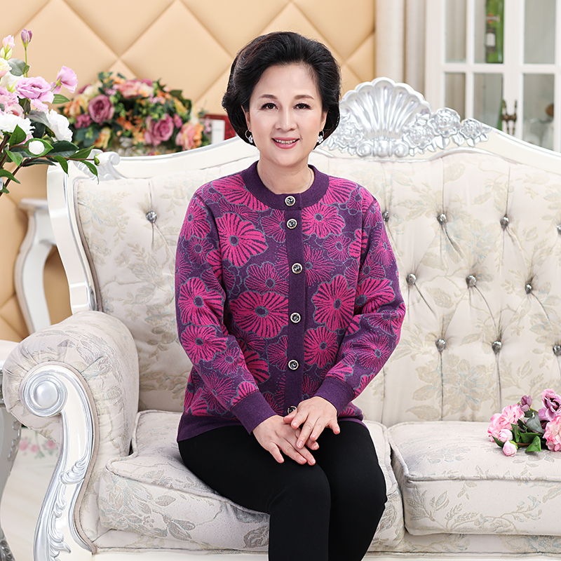 mùa thu hoang dã. Trung niên và người già đồ lót ấm dày cardigan granny cộng nhung đơn mảnh phụ nữ có thể mặc quần áo mùa thu và quần mùa thu.