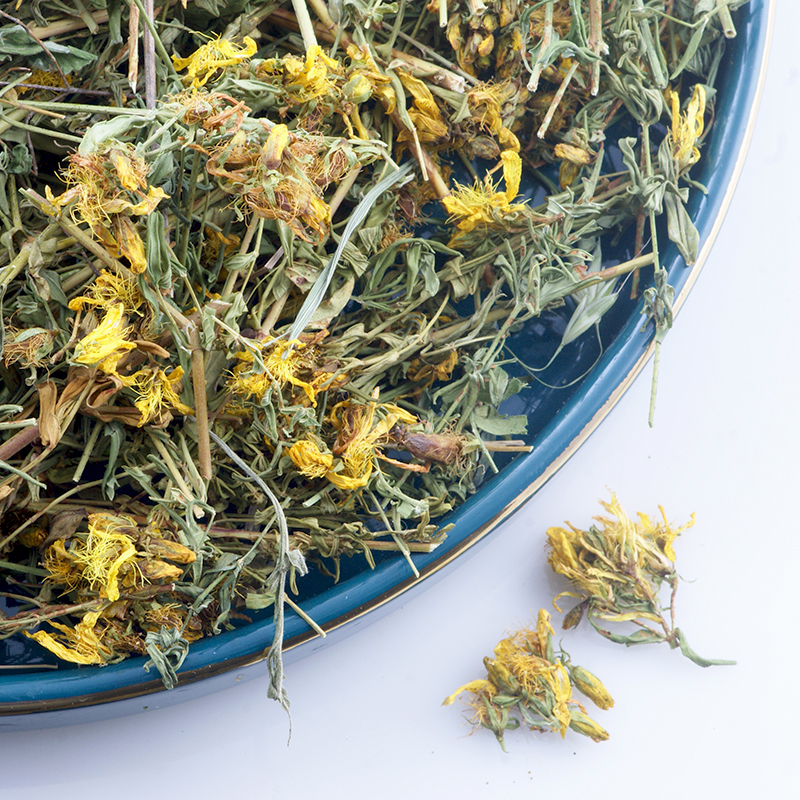 Batch of new St. John's wort with flowers 500g with flowers and red soaking oil special ecological planting full