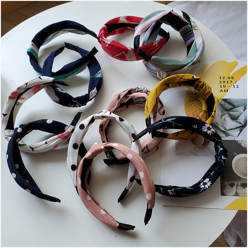 Nice to bring with a polychromatic hairpin.