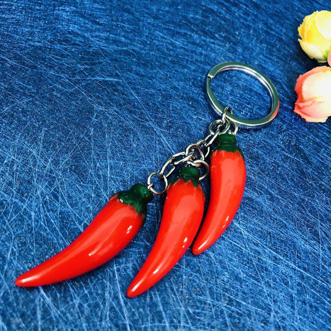 斬新な樹脂製の唐辛子を模したオーナメント、キーホルダー、そしてクリエイティブなホリデーギフト。