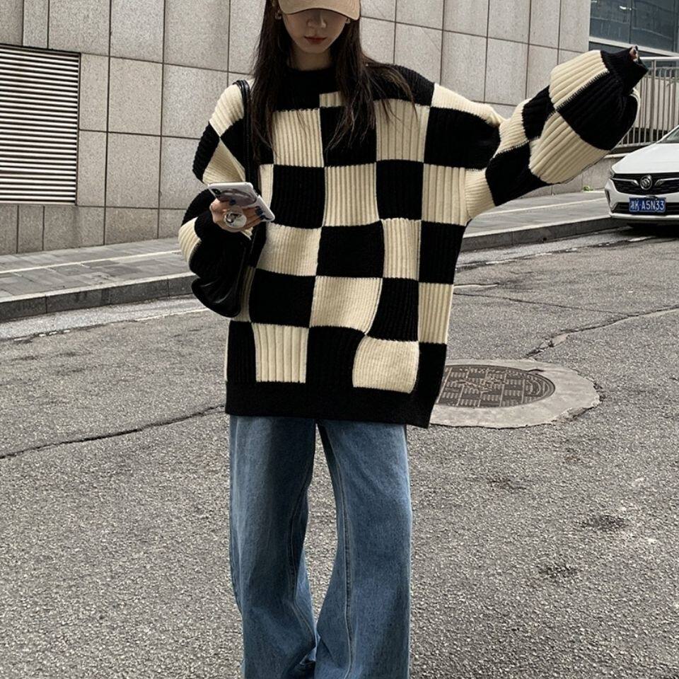 Red Hall sweater girl 2022 early spring design of new design and soft - glutinous vintage wind knitting shirt