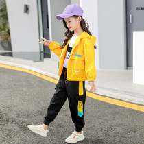 Girls Spring and Autumn 2021 New Korean version of foreign style fashionable hooded tooling coat childrens sports two-three-piece set