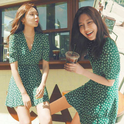 Retro green tea break dress, women's floral print dress, the same style as Cha Choi Soo-young's one-piece wrap dress, V-neck short skirt
