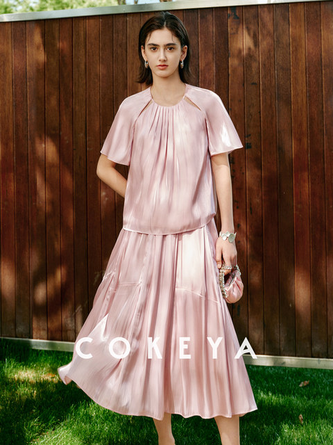 Soft light brings summer~ Pearlescent yarn thin round neck short-sleeved shirt for women summer high waist pleated skirt suit