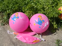 Розовый наряд маленькой принцессы, прыгучий мяч