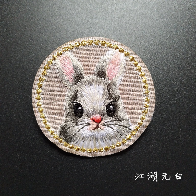 Jianghu No White Cute Light Riding Handmade Animal Embroidered Brooch T-shirt t-shirt Ocean dress Don't pin 100 with accessories Gift Woman