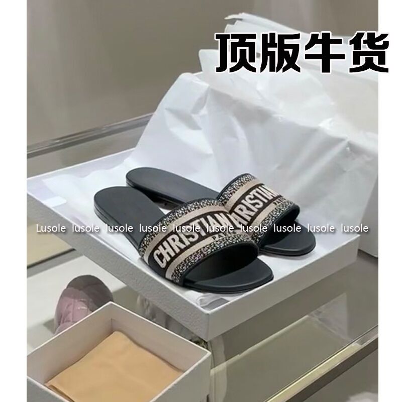 Lusole Classic Series! Embroidered Slippers for Women, Summer Outdoor Wear, 2026 New Style, Flat-Soled Letter Thick-Heeled Sandals