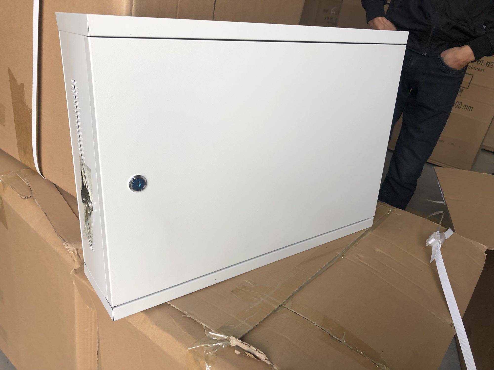 2U wall-mounted exchange cabinet high 350 width 550 deep 120 glued wall test special cabinet no