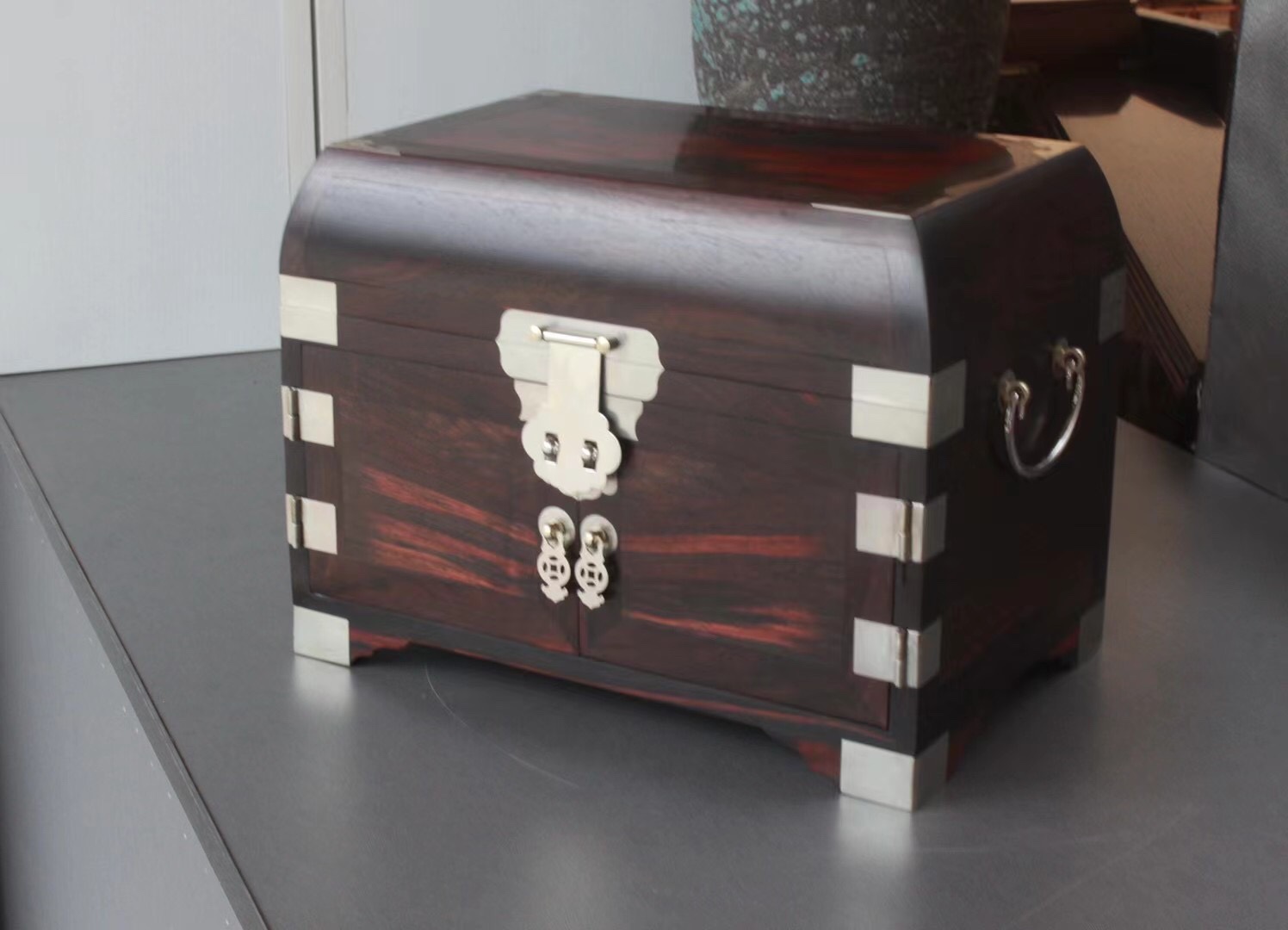 Full single board big red sour branch mahogany jewelry box wooden lock Chinese style retro high-end jewelry storage box wedding