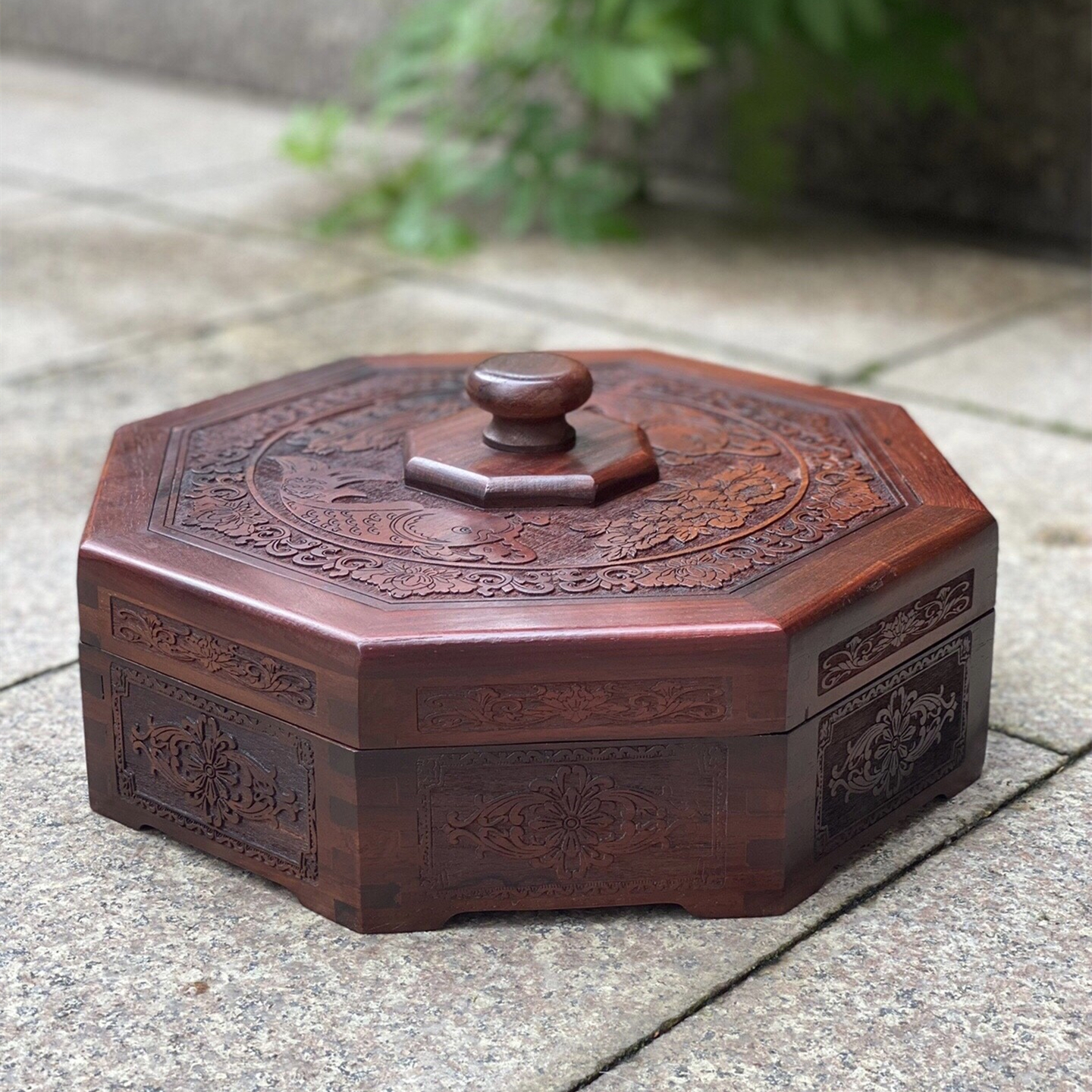 Red acid branches of red-wood fruit box red wood dry fruit disk luxury high-end living room fitting solid wood fruit pot