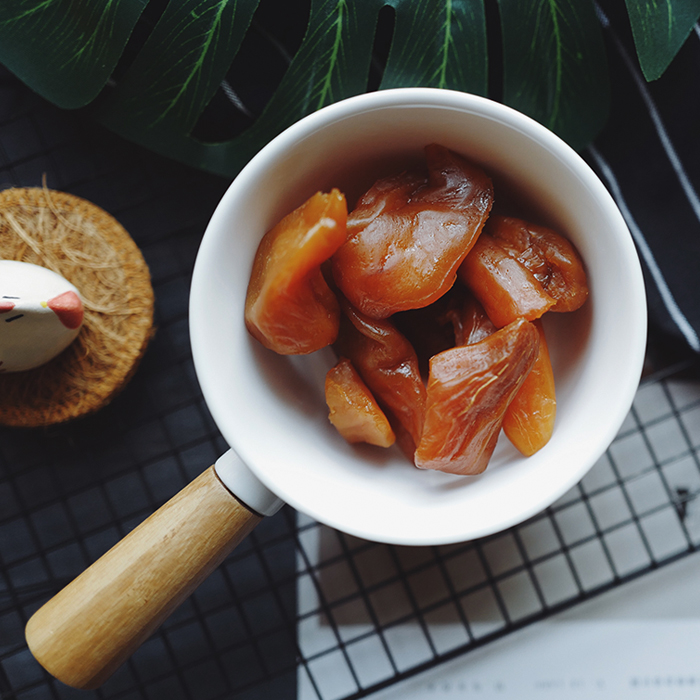 The festive feast is steamed sweet potato soft glutinous with chewy and sweet potato chips.
