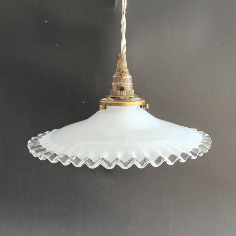 Vintage Film Props from the 80S, Pleated Glass Chandelier, Antique Old-Fashioned Brass Lamp Head, Glass Umbrella-Shaped Lampshade