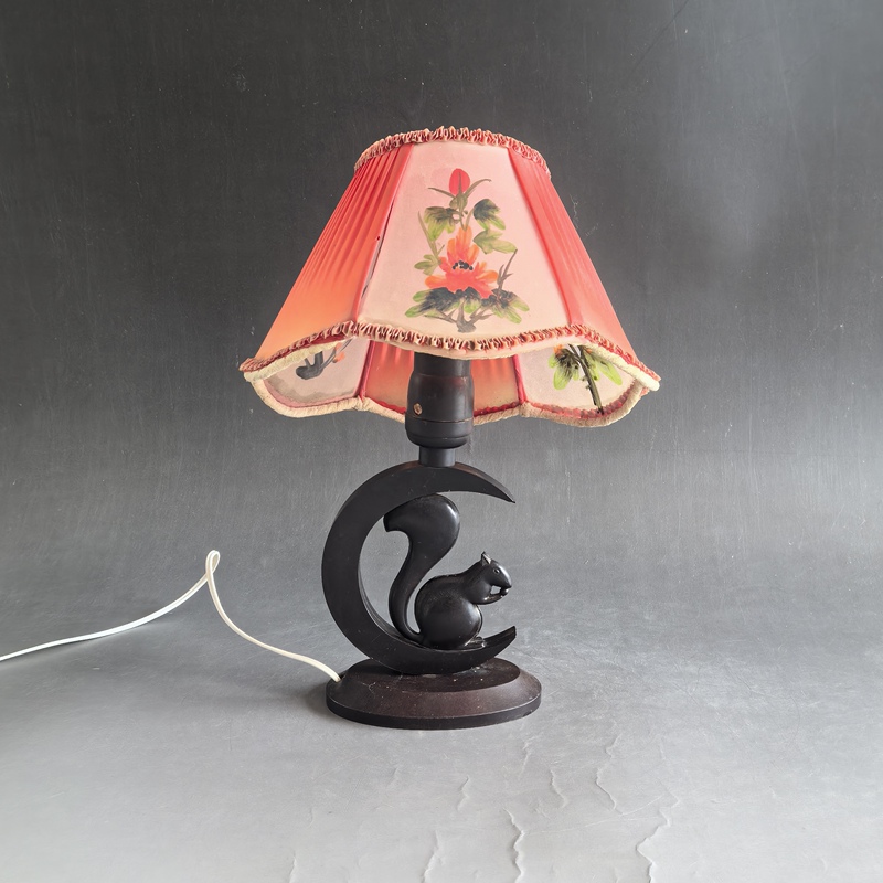 Old-Fashioned Antique Bakelite Moon Rabbit Table Lamp with Clip-On Lampshade from the Republic of China or Early Liberation Period, Vintage Table Lamp