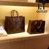 Товары от 香港轻奢名品折扣店99