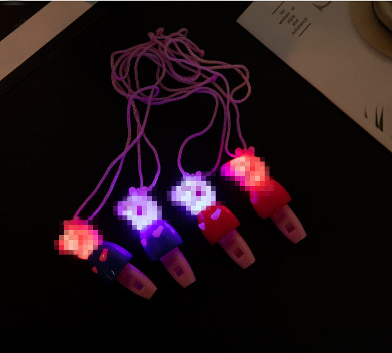 Pig whistled kindergarten cute shaking sound whistling glowing pig micro - commerce pushed the gift
