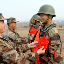 Flocking Glory Corsage Brings Commendation of Glory Flower New Recruits Model Model Model Awards Corsage Big Red Flower