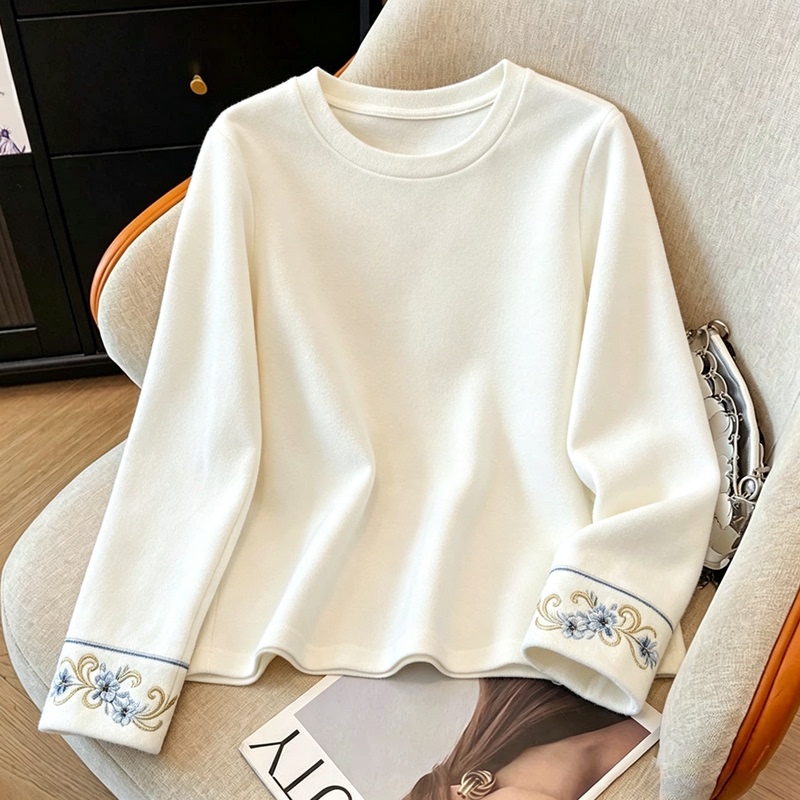 New Chinese-Style National Style Embroidered Cuff Base Shirt for Women, 2026 Autumn and Winter New Model, Loose Long-Sleeve Top for Women to Wear under a Vest